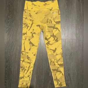 Gymshark Adapt Camo Leggings (Yellow) in Size L